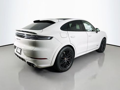 New 2026 Porsche Cayenne GTS image 9