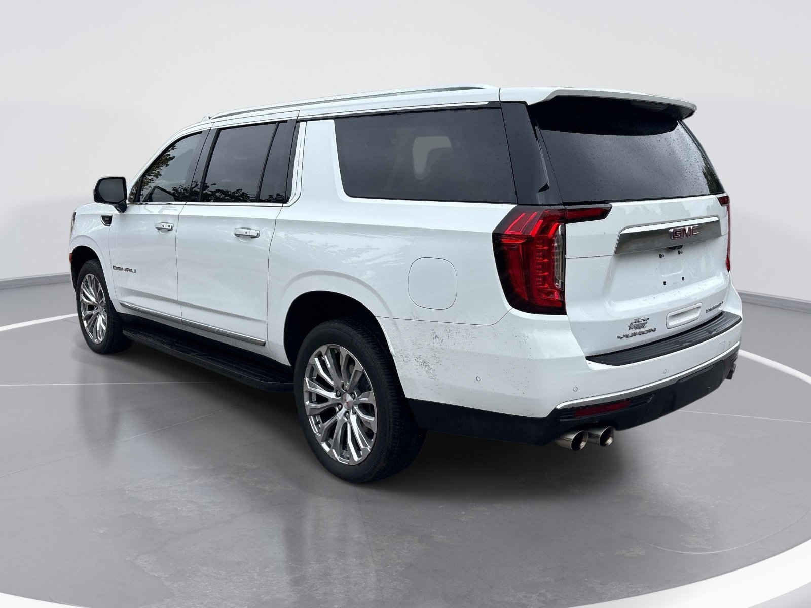 Used 2024 GMC Yukon XL Denali w/ Advanced Technology Package AWD/4WD image 6
