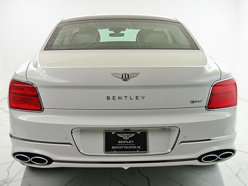Certified 2023 Bentley Flying Spur Plug-In Hybrid AWD/4WD image 9