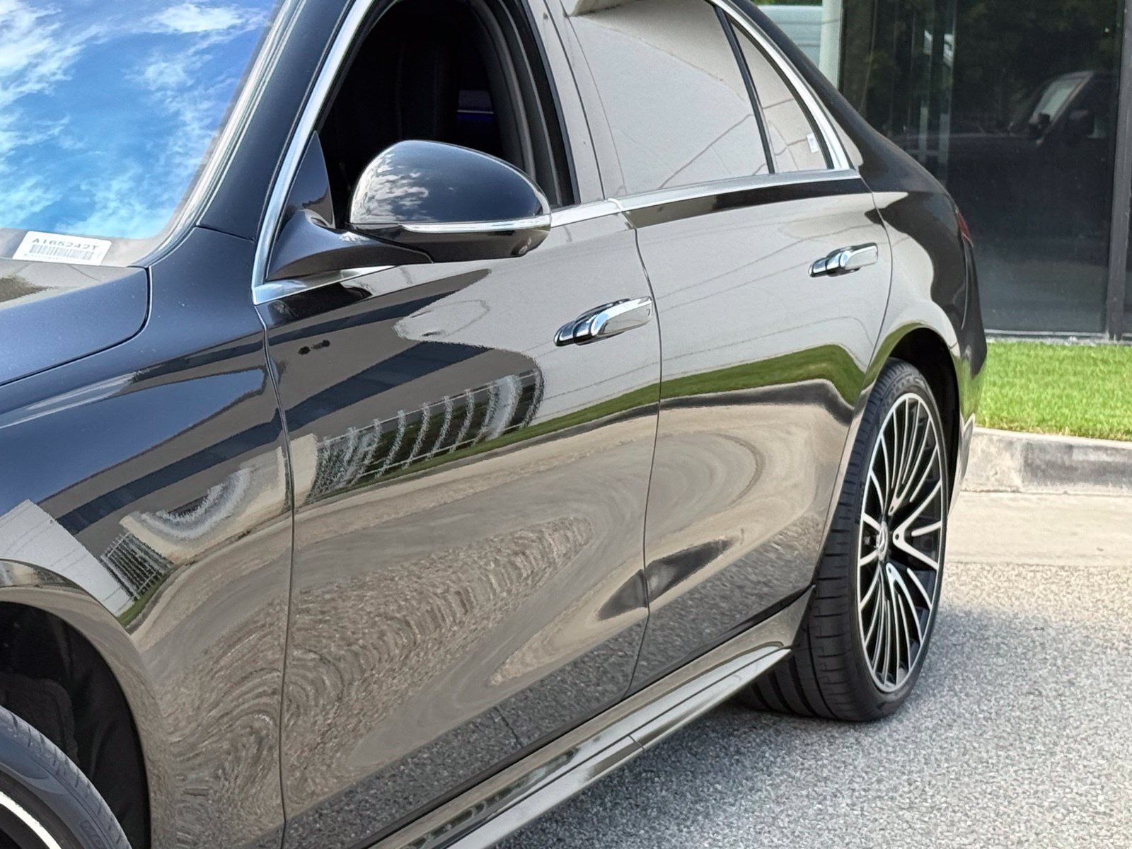Used 2022 Mercedes-Benz S 580 4MATIC Sedan image 4