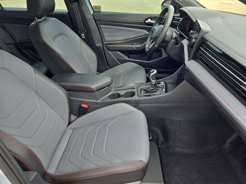 Used 2025 Volkswagen Jetta GLI Autobahn FWD image 32