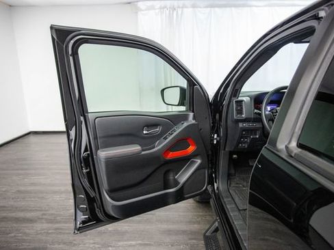 Used 2022 Nissan Frontier PRO-4X w/ Technology Package image 16