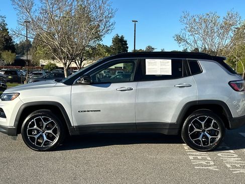 Used 2025 Jeep Compass Limited image 7