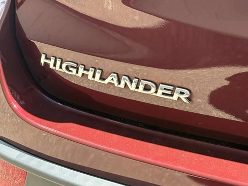 Used 2017 Toyota Highlander XLE w/ Carpet Mat Package AWD/4WD image 33