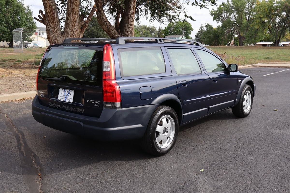 Used 2002 Volvo V70 Cross Country AWD/4WD image 4