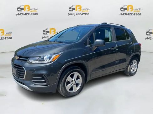 Used 2017 Chevrolet Trax LT w/ LT Convenience Package FWD image 1