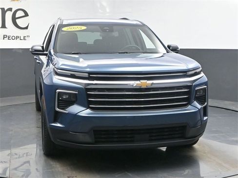 Used 2025 Chevrolet Traverse LT image 52