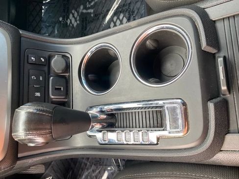 Used 2016 GMC Acadia SLE FWD image 25