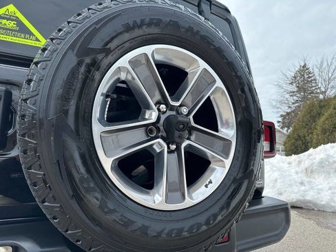 Used 2023 Jeep Wrangler Unlimited Sahara w/ Cold Weather Group AWD/4WD image 13