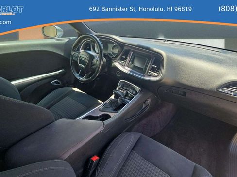 Used 2016 Dodge Challenger SXT RWD image 11