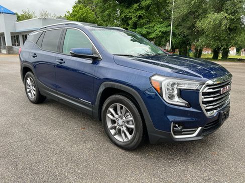Used 2022 GMC Terrain SLT w/ Tech Package AWD/4WD image 2