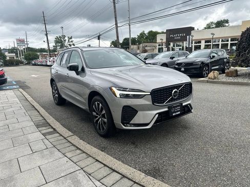 Used 2025 Volvo XC60 B5 Plus AWD/4WD image 9