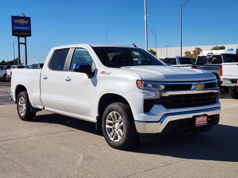 Used 2024 Chevrolet Silverado 1500 LT image 4