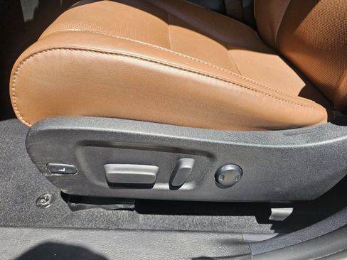 Used 2019 Toyota Highlander Limited Platinum AWD/4WD image 12
