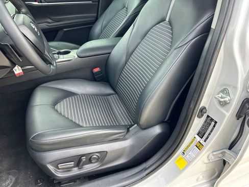 Used 2023 Toyota Camry SE FWD image 9