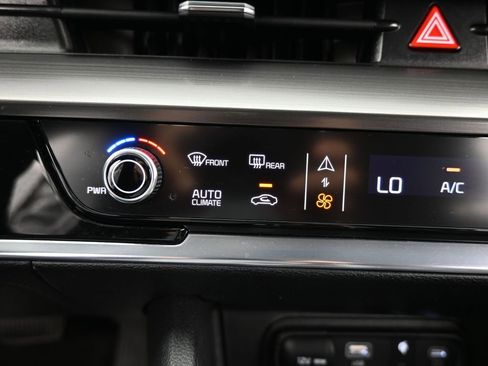 Used 2024 Kia Sportage EX image 25