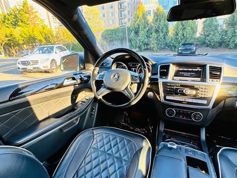 Used 2014 Mercedes-Benz GL 550 4MATIC image 39