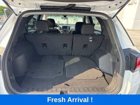 Used 2023 Chevrolet Equinox LS w/ Midnight Edition FWD image 4