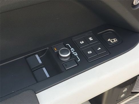 Used 2021 Land Rover Defender 90 First Edition image 23