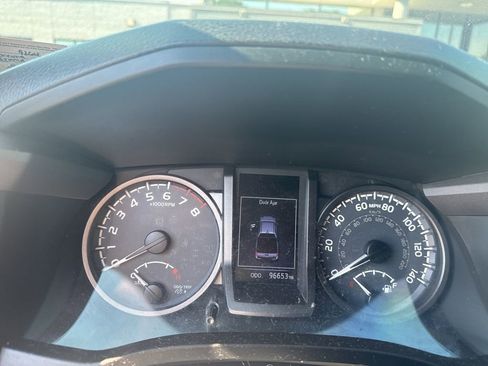 Used 2019 Toyota Tacoma TRD Off-Road AWD/4WD image 11