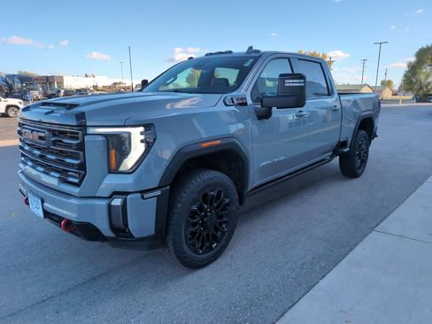 Used 2024 GMC Sierra 2500 AT4 w/ AT4 Premium Plus Package image 4