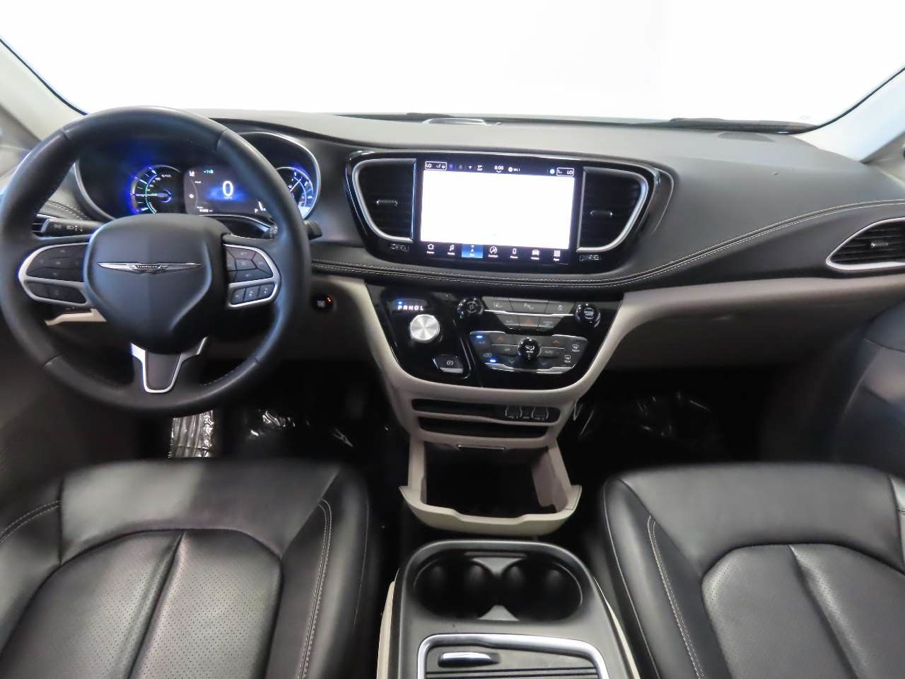 Used 2024 Chrysler Pacifica Limited FWD image 13
