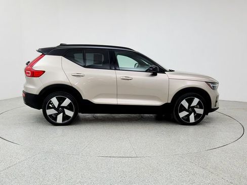 Used 2023 Volvo XC40 Recharge Ultimate w/ Protection Package Premier image 4