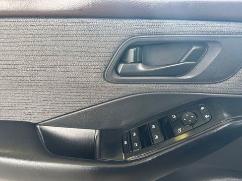 Used 2023 Nissan Rogue S FWD image 9