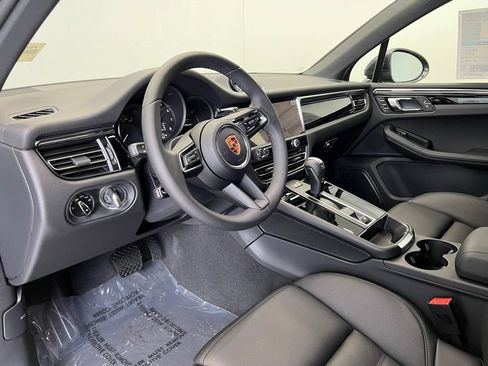 Used 2026 Porsche Macan AWD/4WD image 4