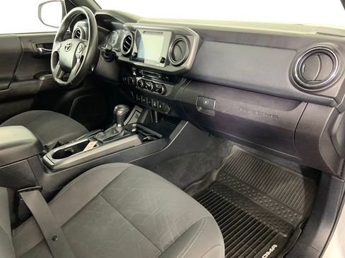 Used 2017 Toyota Tacoma TRD Off-Road w/ Premium & Technology Package image 14
