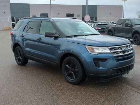Used 2019 Ford Explorer FWD image 2
