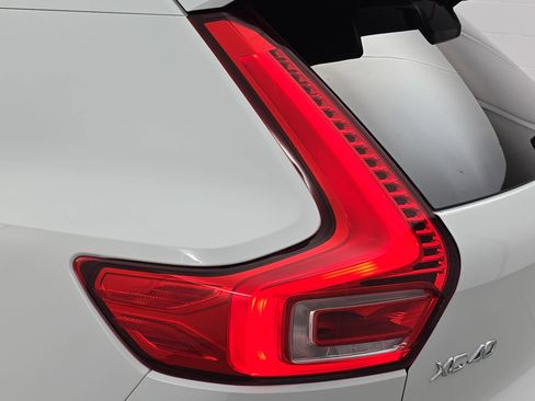 Used 2023 Volvo XC40 B4 Ultimate w/ Protection Package Premier image 34