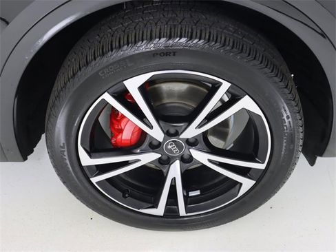 Certified 2025 Audi Q5 Prestige image 9