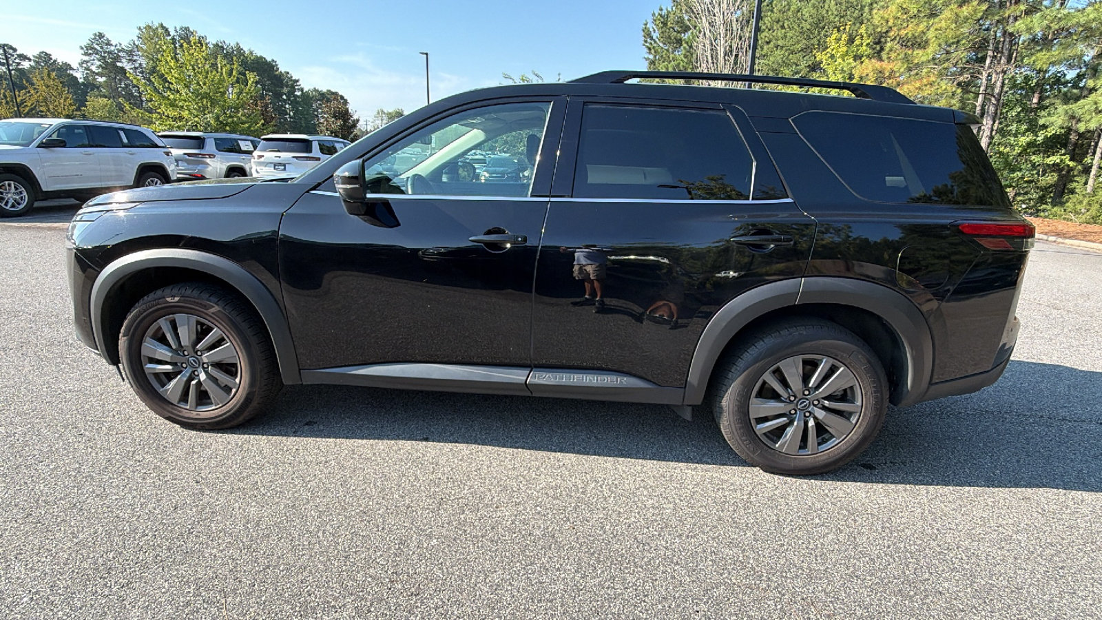 Used 2024 Nissan Pathfinder SV AWD/4WD image 11
