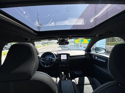 Certified 2025 Volvo XC40 B5 Plus AWD/4WD image 18