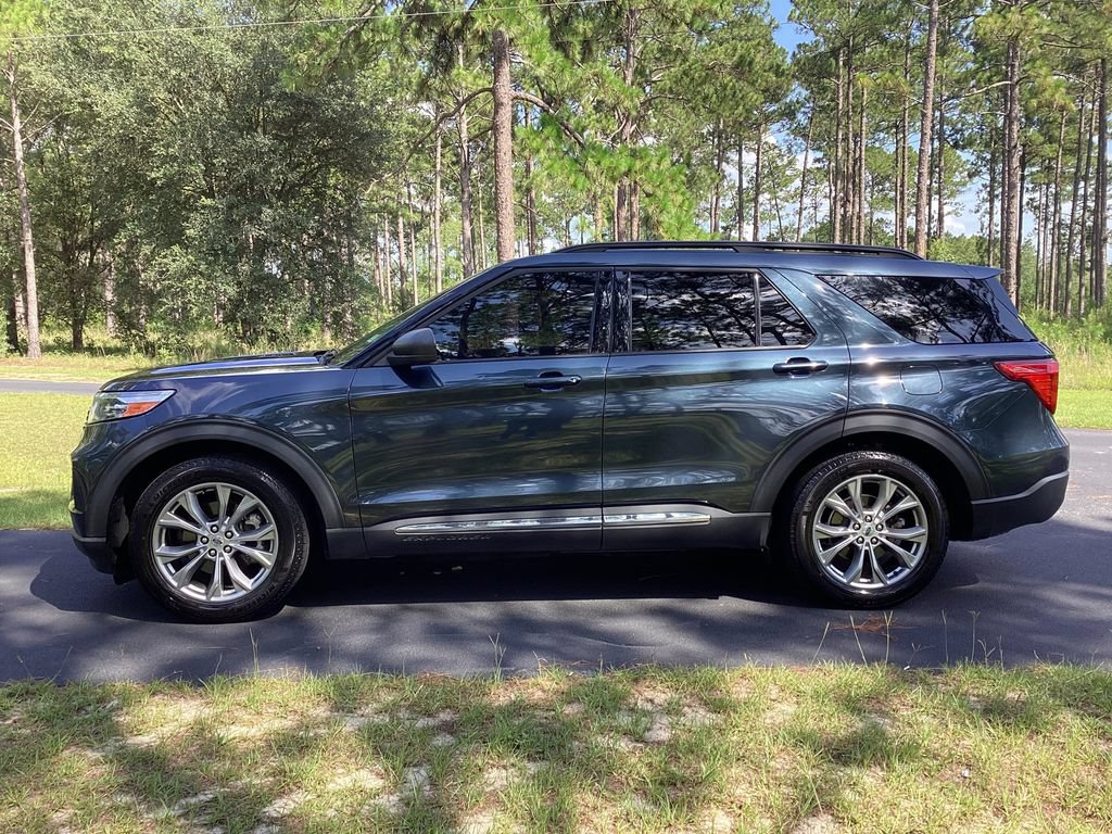 Used 2023 Ford Explorer XLT RWD image 2