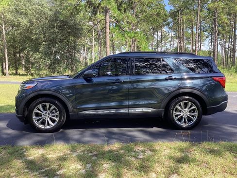 Used 2023 Ford Explorer XLT w/ Equipment Group 202A RWD image 2