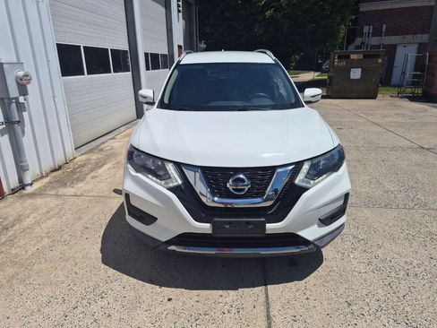 Used 2017 Nissan Rogue SV AWD/4WD image 2