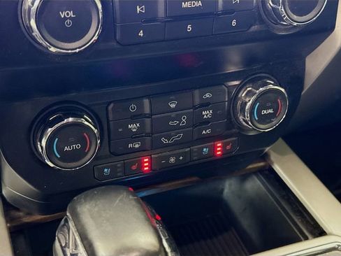 Used 2019 Ford F150 Lariat image 18