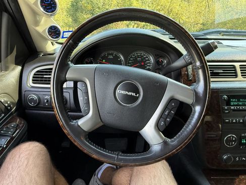 Used 2011 GMC Sierra 2500 Denali w/ Suspension Package, Off-Road image 17