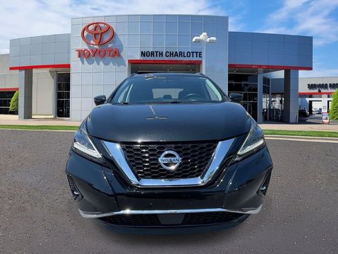 Used 2019 Nissan Murano SV w/ Premium Package AWD/4WD image 2