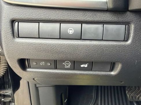 Used 2023 Nissan Rogue SV w/ SV Premium B Package FWD image 11