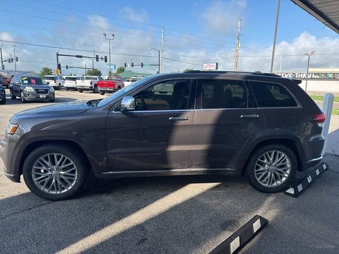 Used 2018 Jeep Grand Cherokee Summit AWD/4WD image 3