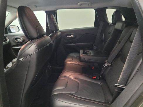 Used 2019 Jeep Cherokee Trailhawk AWD/4WD image 18