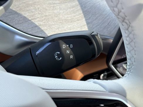 New 2025 Volkswagen ID. Buzz Pro S Plus image 39