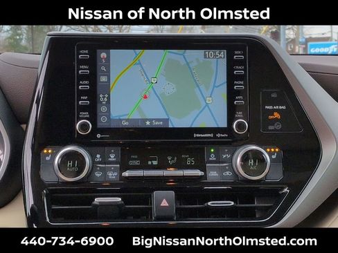 Used 2022 Toyota Highlander XLE image 18