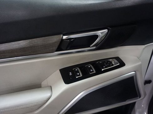 Used 2022 Kia Telluride EX w/ EX Premium Package FWD image 4