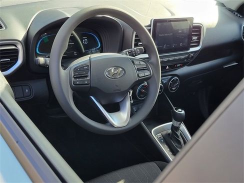 New 2026 Hyundai Venue SE image 3