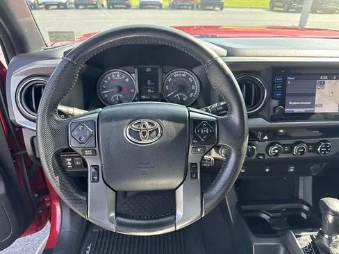 Used 2018 Toyota Tacoma TRD Off-Road AWD/4WD image 8