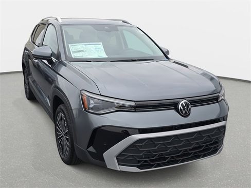 New 2025 Volkswagen Taos SE image 3